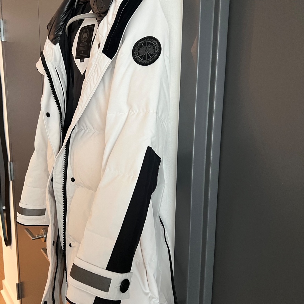 L - Canada Goose Bennett Black Label Parka - Picture 2 of 10
